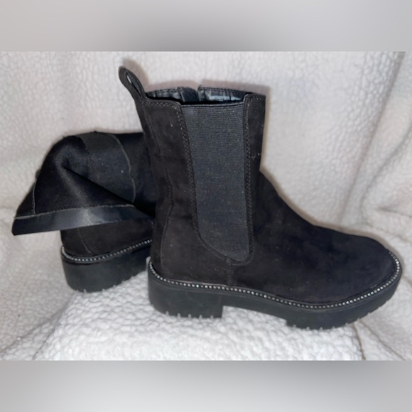 Time & Tru Women's Black Suede Boots Preowned - Picture 7 of 10